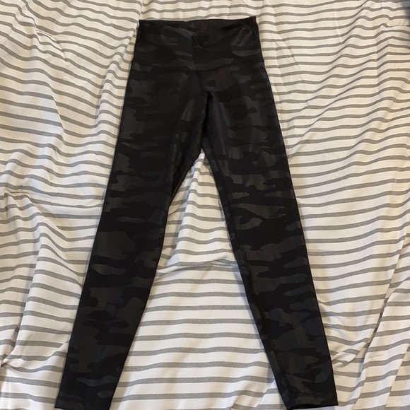 Old Navy Black Camo Leggings - Picture 2 of 4